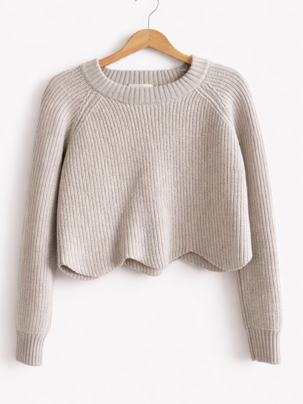 Wilfred Aritzia 100% Merino Wool Cropped Sweater Scalloped Hem Oatmeal XS